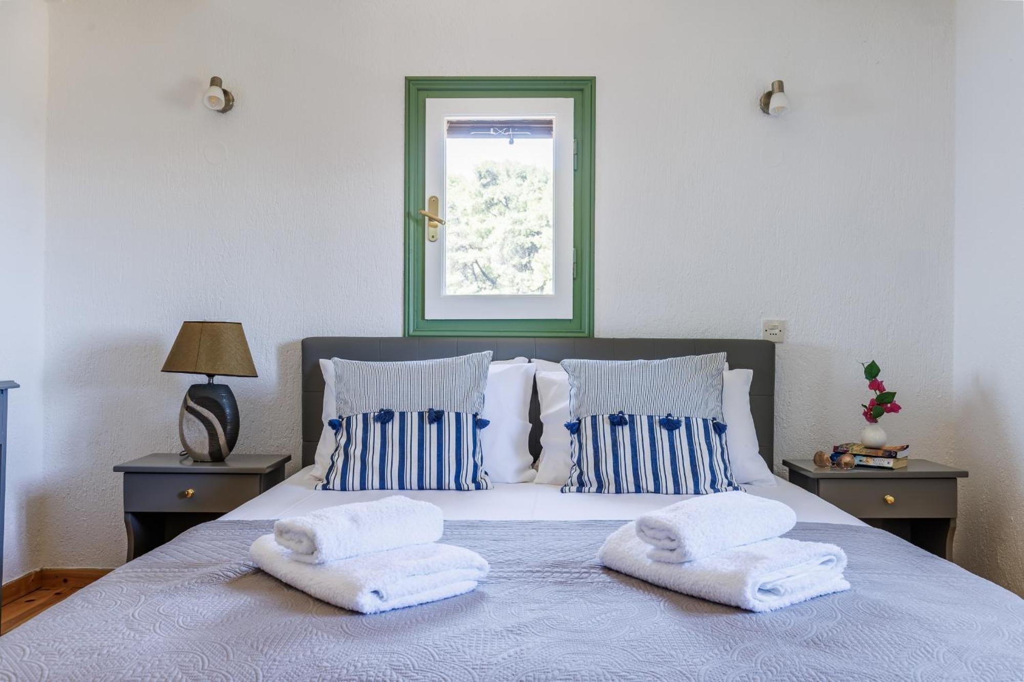 Nerissa Cottage - Skopelos Glossa Atheato Bagian luar foto