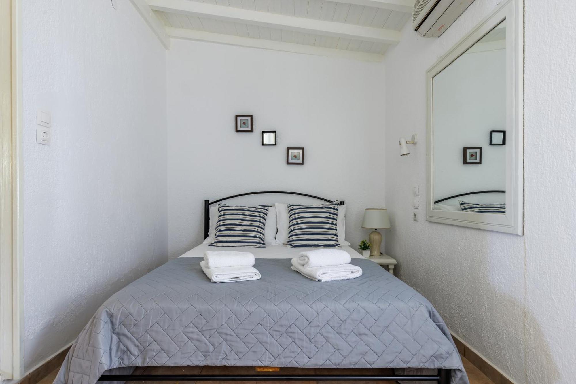 Nerissa Cottage - Skopelos Glossa Atheato Bagian luar foto