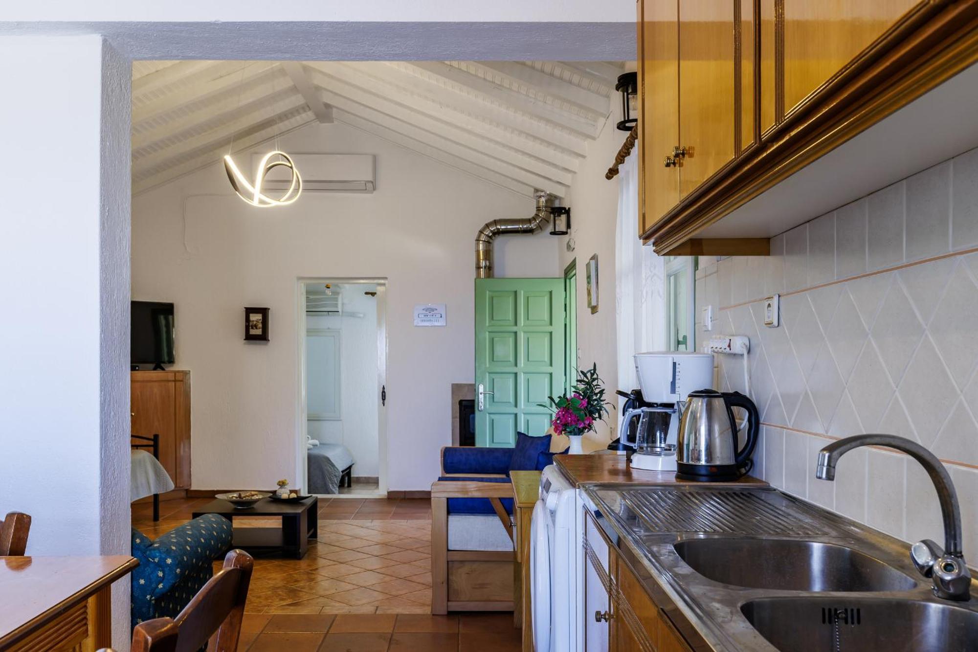 Nerissa Cottage - Skopelos Glossa Atheato Bagian luar foto