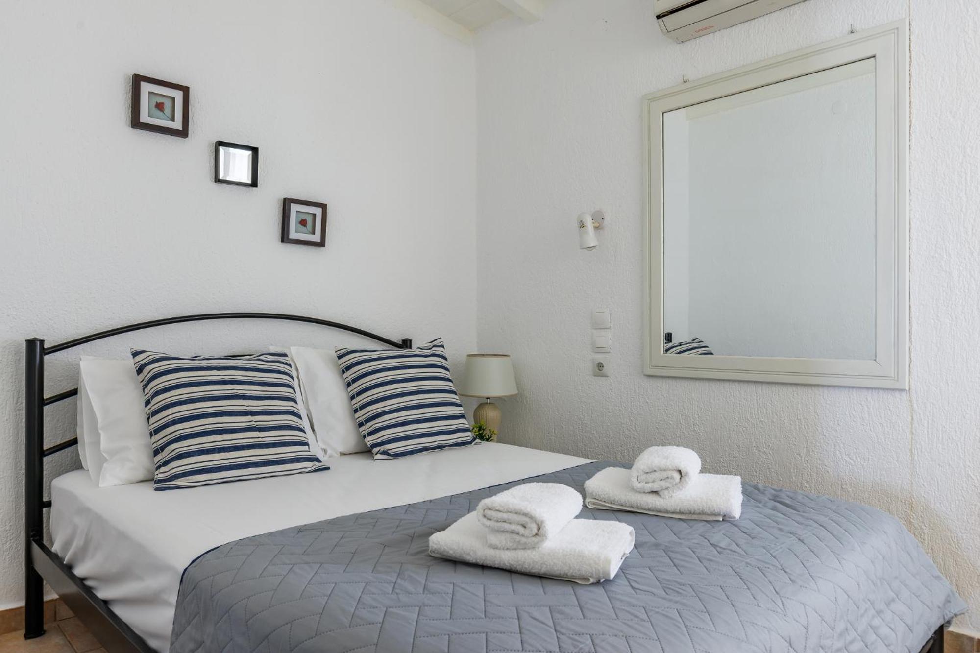Nerissa Cottage - Skopelos Glossa Atheato Bagian luar foto