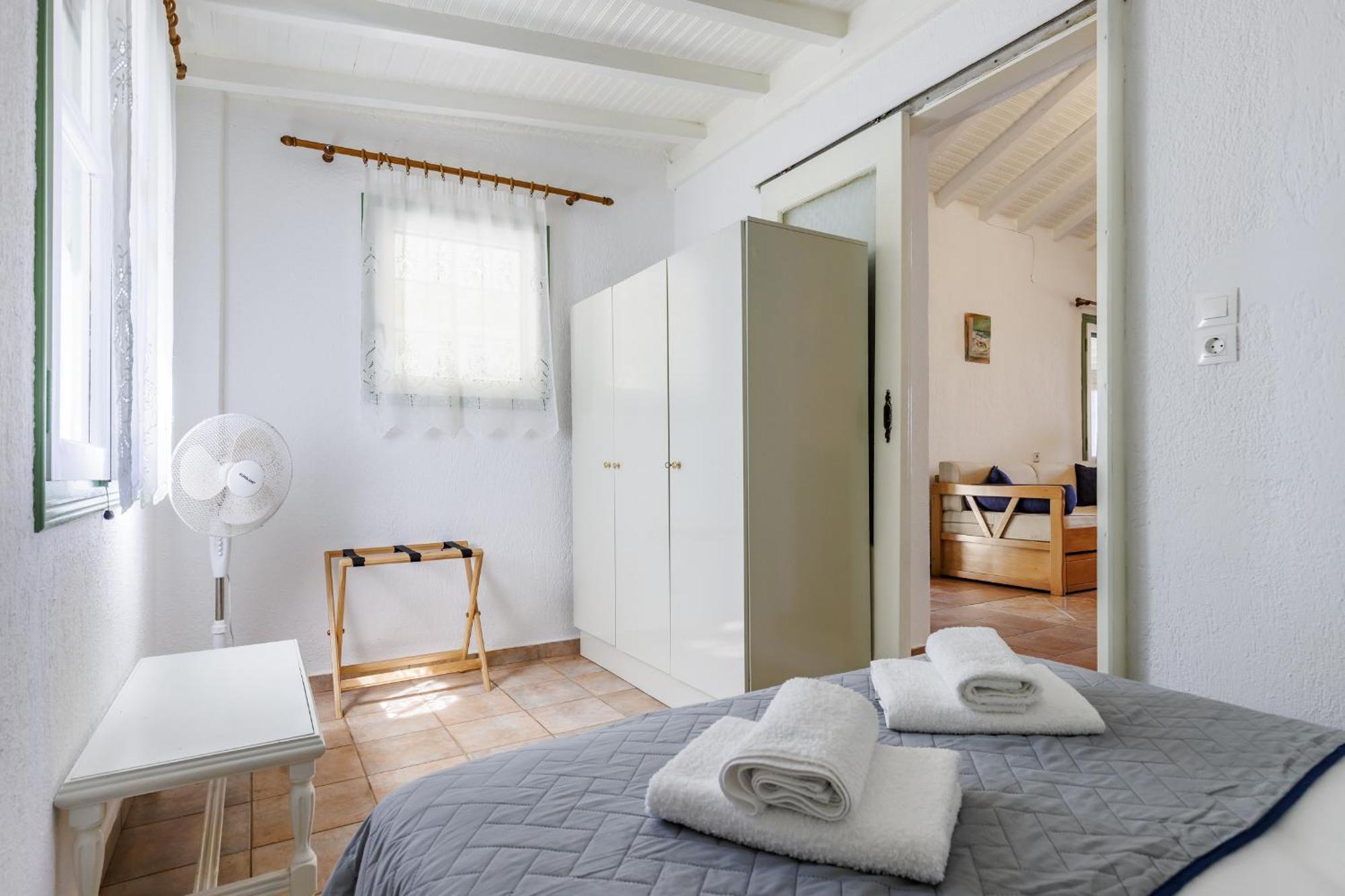 Nerissa Cottage - Skopelos Glossa Atheato Bagian luar foto